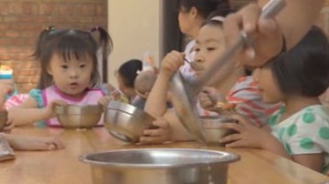 Trung Quốc: Số trẻ em bị bỏ rơi tương đương dân số nước Anh
