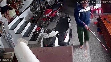 “Siêu trộm” chui gầm giường suốt 4 tiếng chờ chủ nhà đi ngủ