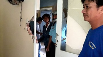 Nhiều nhà dân bị hư hỏng nặng sau tiếng nổ vang trời