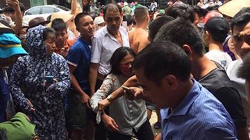 Bà nội cháu bé nghi bị hai phụ nữ bán tăm bắt cóc nói gì?