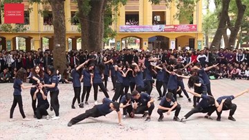 Màn dân vũ cực vui nhộn của học sinh cuối cấp gây sốt