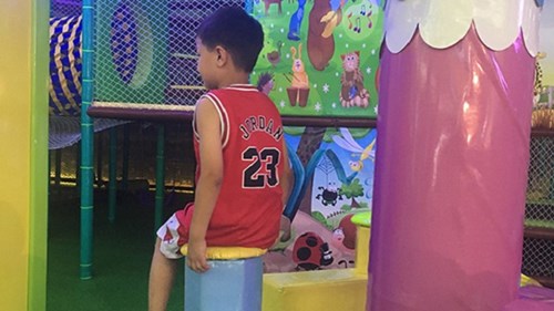 Cậu bé 8 tuổi viết đơn xin cho bố được nghỉ phép