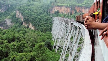 Chuyến tàu trên cao này không dành cho những người yếu tim