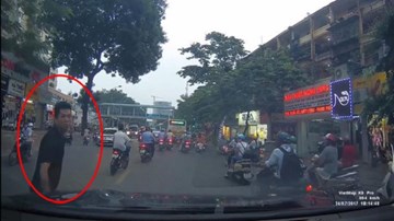 Bắt kẻ chuyên dàn cảnh va quệt, “ăn vạ” người đi ô tô ở Hà Nội