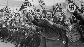 Hé lộ về đội nữ chiến binh tuổi teen “sói xám” của Hitler