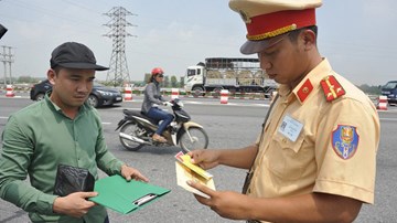 Tăng mức xử phạt giao thông từ 1/8 là tin thất thiệt