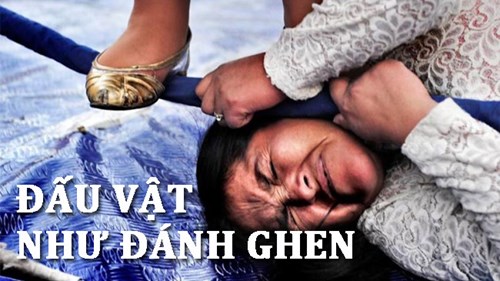 Nữ võ sĩ thi đấu vật như đánh ghen: cào cấu, cắn xé và giật tóc