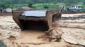 Lũ quét ở Sơn La, Yên Bái: Nhà cửa bị cuốn trôi, vùi lấp trong đất đá