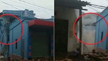 Nhà 3 tầng ở Sơn La đổ sụp xuống dòng lũ dữ trong tích tắc