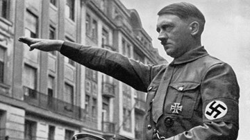 Du khách Trung Quốc bị bắt vì chào kiểu Hitler ở Berlin