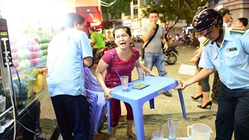 Người chiếm vỉa hè Sài Gòn hốt hoảng khi thấy ông Hải xuất hiện