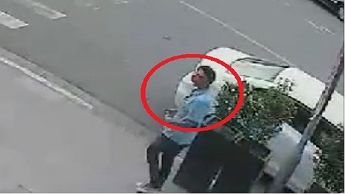 Trộm ôtô trong tích tắc ở Bình Dương