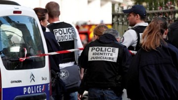 Xe ô tô lao vào nhóm binh sĩ Pháp, 6 người bị thương