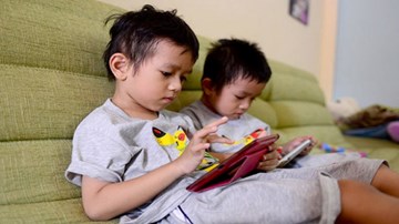Nguy cơ rối loạn hành vi ở những trẻ “nghiện” điện thoại