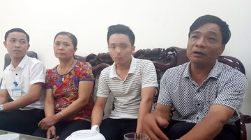 Cán bộ xã kể phút phê 'chưa chấp hành' lên lý lịch SV