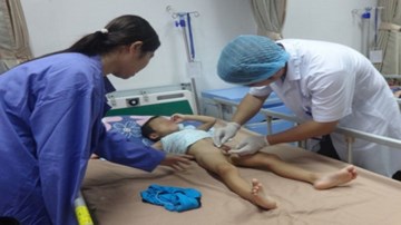 Trẻ sùi mào gà, sốt xuất huyết, sốt virus bị phân biệt đối xử