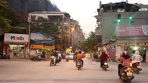 Đường nhỏ, ngõ hẹp “oằn mình” cõng hàng loạt chung cư