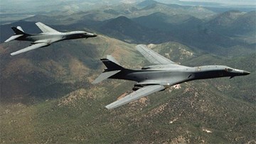 Uy lực khủng khiếp của máy bay ném bom B-1B