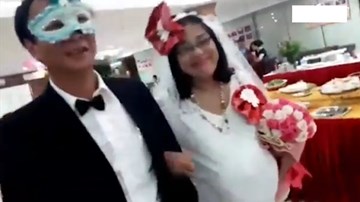 Nữ phó giáo sư làm đám cưới với người tình “tưởng tượng” ngày về hưu