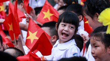 Học phí các trường công lập ở Hà Nội tăng gần 40%
