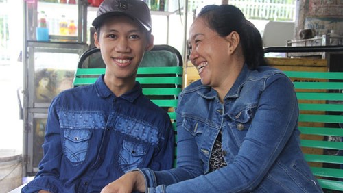 Tìm thấy con trai mất tích sau 2 tháng, người mẹ vỡ òa hạnh phúc