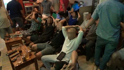Triệt phá tụ điểm cá độ núp bóng quán cafe