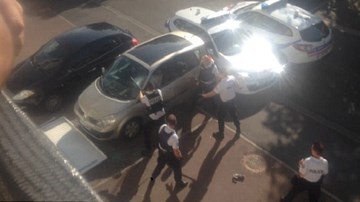 Khoảnh khắc cảnh sát Pháp bắn nghi phạm cố thủ trong xe