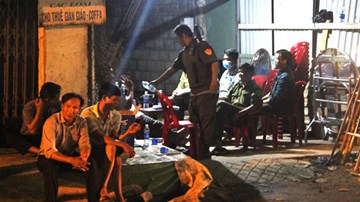 Bắt khẩn cấp nghi can vụ xác người giấu trong tủ quần áo