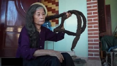Cụ bà có mái tóc dài gần 3 m ở xứ Thanh