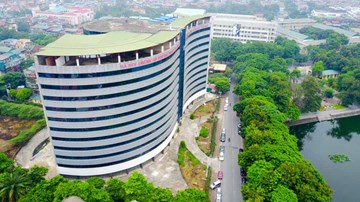Bệnh viện 5 sao bỏ hoang trên 