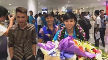 Những cô gái vàng bóng đá nói gì khi trở về nước?