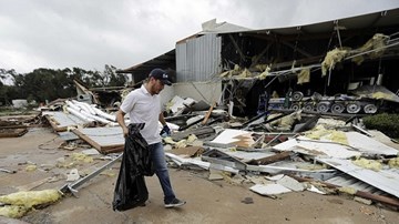 'Siêu bão thập kỷ' càn quét tan hoang Texas