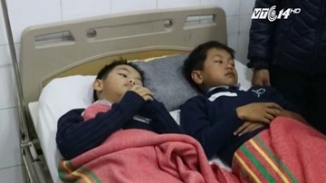 Sập sàn phòng học tầng 2, 11 học sinh phải nhập viện cấp cứu