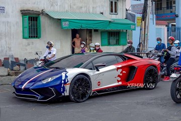 Minh Nhựa lái siêu xe Lamborghini Aventador SV trên phố