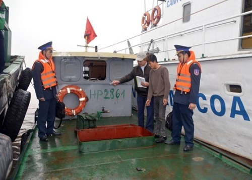 Nhức nhối nạn buôn lậu xăng dầu đường thủy với nhiều thủ đoạn