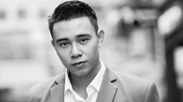 Ca sĩ Đông Hùng bị chém vì mẹ nợ hàng chục tỷ đồng