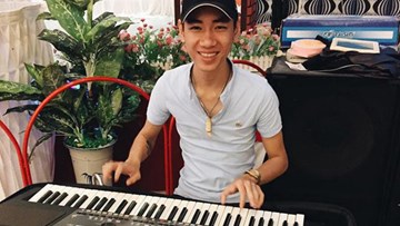 Clip 9X chơi đàn thu hút hơn 1 triệu lượt xem trên mạng xã hội