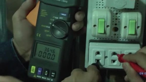 Hành hung, chích điện vợ vì ghen