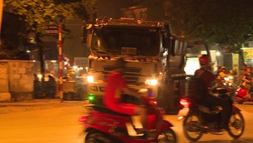 Hà Nội: Xe tải lớn, xe trộn bê tông 