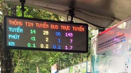 Trải nghiệm tại trạm xe bus thông minh đầu tiên ở TP.HCM