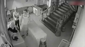 Nhóm côn đồ xông vào tiệm thẩm mỹ, chém nữ nhân viên