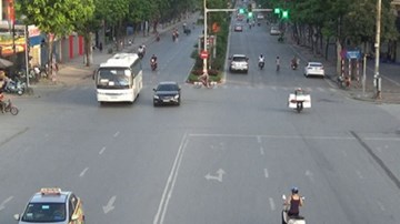 Đường phố trung tâm Hà Nội vắng vẻ trong ngày đầu nghỉ lễ