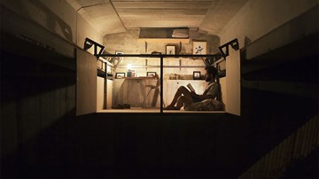 Phòng làm việc bí mật ẩn dưới gầm cầu khiến ai cũng choáng