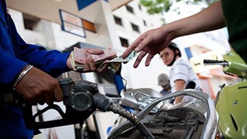 Xăng tăng giá lần thứ 4 liên tiếp