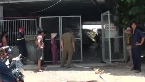 Giải cứu bé trai 3 tuổi bị tưới xăng dọa đốt