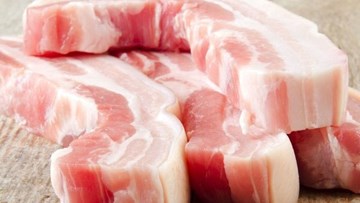 Thịt lợn đông lạnh giá rẻ đi về đâu?