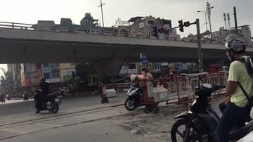 Chờ đèn đỏ và hành động 