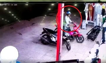 Clip: Thanh niên trộm xe máy bất thành bị người dân truy đuổi