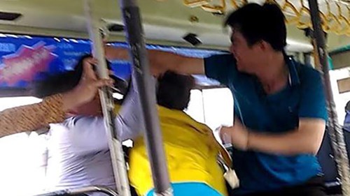 Xử lý nghiêm nhân viên xe bus ẩu đả với hành khách