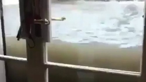 Biển nước bủa vây, cửa hàng trang sức biến thành tàu ngầm trong bão Irma